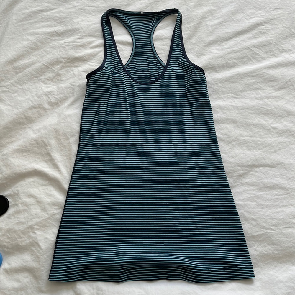 Lululemon workout tank size 4